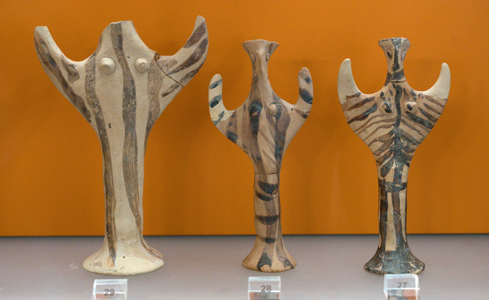 4_Mycenaean_figurine_type_Psi,_AM_of_Delphi,_201283